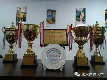 刻苦训练篮球时如何避免受伤的建议_2